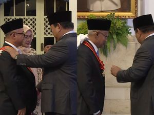 Haedar Nashir-Abdul Muti Terima Anugerah Bintang Mahaputera Utama dari Presiden Haedar Nashir-Abdul Muti Terima Anugerah Bintang Mahaputera Utama dari Presiden