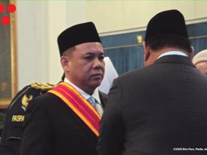 Haji Isam Crazy Rich Kalimantan Dapat Gelar Kehormatan dari Presiden Haji Isam Crazy Rich Kalimantan Dapat Gelar Kehormatan dari Presiden