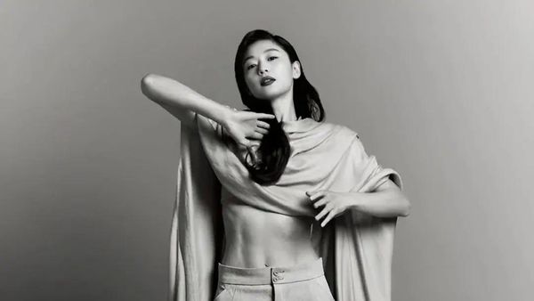 Body Goals! Intip 6 Gaya Jun Ji Hyun Pamer Sixpack, Tak Disangka Ibu 2 Anak