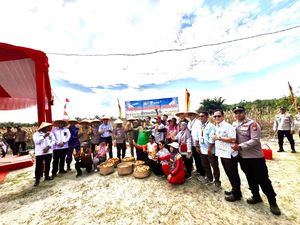 Panen Jagung 15 Ton, Bupati Pelalawan Puji Kapolda Riau Visioner Panen Jagung 15 Ton, Bupati Pelalawan Puji Kapolda Riau Visioner