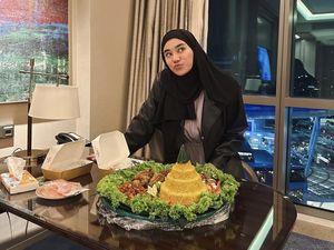 Clara Shinta Santap Tumpeng hingga Makan Hot Pot di Restoran