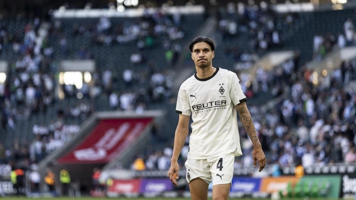 MOENCHENGLADBACH, GERMANY - AUGUST 24: Kevin Diks during the Bundesliga match between Borussia Moenchengladbach and Hamburger SV at Borussia-Park on August 24, 2025 in Moenchengladbach, Germany. (Photo by Christian Verheyen/Borussia Moenchengladbach via Getty Images)