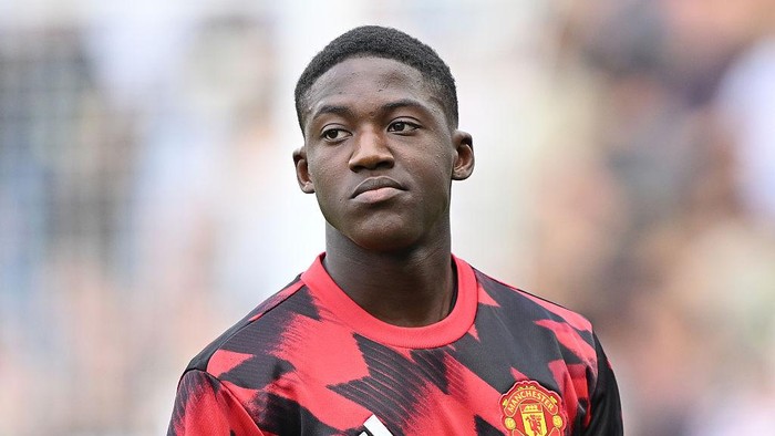 LONDON, ENGLAND - AUGUST 24: Kobbie Mainoo of Manchester United looks on ahead of  the Premier League match between Fulham and Manchester United at Craven Cottage on August 24, 2025 in London, England. (Photo by Mike Hewitt/Getty Images)