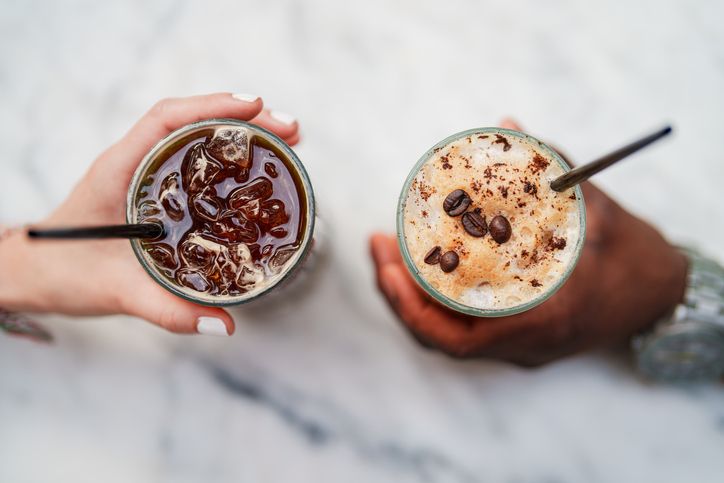 Perbedaan cold brew dan es kopi.