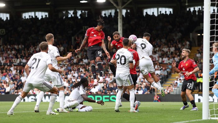 LONDON, ENGLAND - AUGUST 24: Leny Yoro of Manchester United scores the opening goal during the Premier League match between Fulham and Manchester United at Craven Cottage on August 24, 2025 in London, England. (Photo by Charlotte Wilson/Offside/Offside via Getty Images)