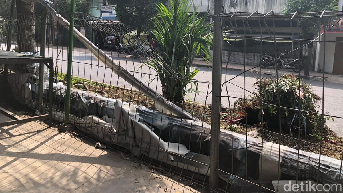 Salah satu imbas dari kericuhan suporter di Yogyakarta. Foto: Adji Ganda Rinepta/detikJogja