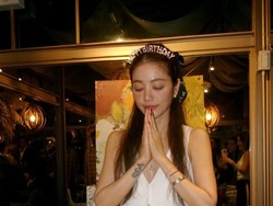 Viral Wanita Awet Muda Rayakan Ultah ke-50, Netizen Kira Belum Usia 30