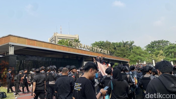 Reaksi Kampus Yogya, Ada Apa dengan DPR? UGM, UII, UNU, UMY Angkat Bicara!