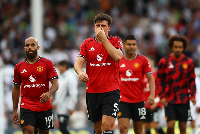 Manchester United Soccer Football - Premier League - Fulham v Manchester United - Craven Cottage, London, Britain - August 24, 2025 Manchester United's Harry Maguire looks dejected after the match Action Images via Reuters/Matthew Childs EDITORIAL USE ONLY. NO USE WITH UNAUTHORIZED AUDIO, VIDEO, DATA, FIXTURE LISTS, CLUB/LEAGUE LOGOS OR 'LIVE' SERVICES. ONLINE IN-MATCH USE LIMITED TO 120 IMAGES, NO VIDEO EMULATION. NO USE IN BETTING, GAMES OR SINGLE CLUB/LEAGUE/PLAYER PUBLICATIONS. PLEASE CONTACT YOUR ACCOUNT REPRESENTATIVE FOR FURTHER DETAILS..