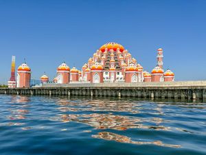 Mau Liburan Akhir Tahun? Ini 14 Wisata Religi di Indonesia yang Wajib Dikunjungi