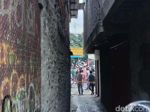 Massa Demo 25 Agustus Masih Bertahan, Masuk Permukiman Warga Petamburan