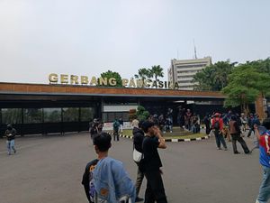 Dipukul Mundur, Massa Demo 25 Agustus Pindah ke Gerbang Belakang DPR