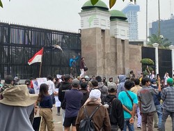 Potret Demo di Depan DPR Hari Ini