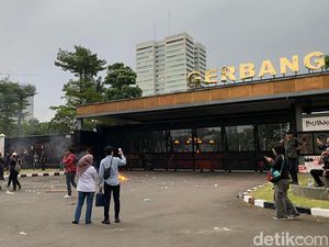 Massa Mahasiswa Demo di Belakang DPR Bubarkan Diri