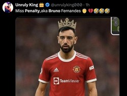 Itu menjadi kegagalan mencetak gol penalti keenam Bruno Fernandes sejak gabung ke Manchester United. Dia jadi pemain paling banyak melakukan itu di Premier League. (Foto: Twitter)