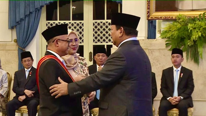 Prabowo Beri Penghargaan ke Sosok-Sosok Penting, Ada Nama Mendikdasmen dan Ketua DPR!
