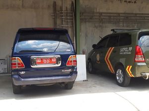 Mobdin Satpol PP Ugal-ugalan di Boyolali Diduga Terlibat Aksi Tawuran Mobdin Satpol PP Ugal-ugalan di Boyolali Diduga Terlibat Aksi Tawuran