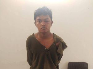 Tampang Babak Belur Pria yang Tikam Imam Masjid di Morowali Utara Tampang Babak Belur Pria yang Tikam Imam Masjid di Morowali Utara