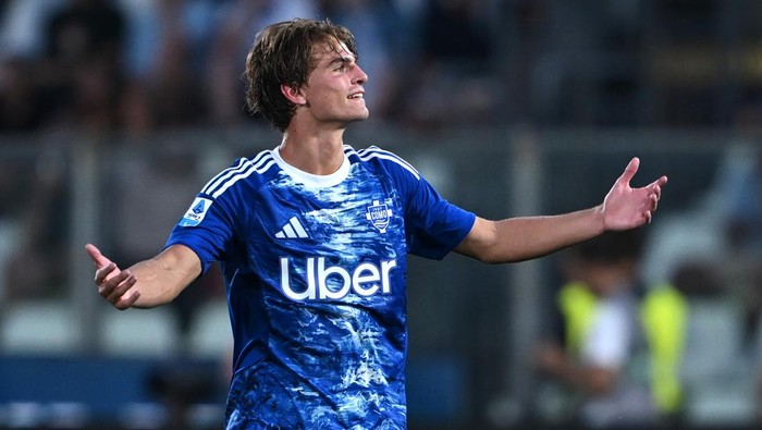 COMO, ITALY - AUGUST 24: Nico Paz of Como celebrates his goal during the Serie A match between Como 1907 and SS Lazio at Giuseppe Sinigaglia Stadium on August 24, 2025 in Como, Italy. (Photo by Image Photo Agency/Getty Images)
