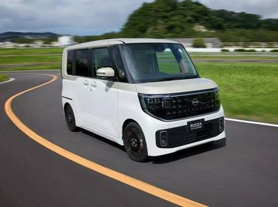 Tampang Nissan Roox, Serena versi Mini