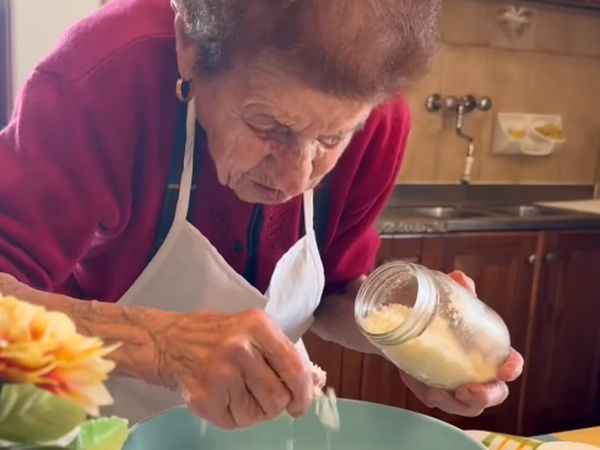 Gokil! Nenek 90 Tahun Jadi Food Vlogger Tertua yang Masih Aktif Masak
