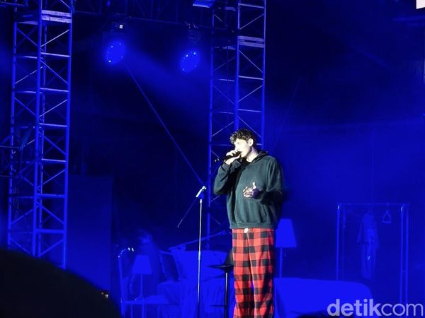 Mengabadikan Aksi JVKE dan Yung Kai di Lalala Fest Pakai Oppo Reno 14 Pro