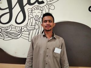 Merantau Sejauh 1.869 Km, Mahasiswa Tunanetra Asal Bukittinggi Raih Beasiswa di UNY Merantau Sejauh 1.869 Km, Mahasiswa Tunanetra Asal Bukittinggi Raih Beasiswa di UNY