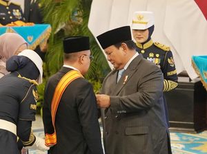 Momen Prabowo Anugerahkan Bintang Republik Indonesia Utama ke Dasco Momen Prabowo Anugerahkan Bintang Republik Indonesia Utama ke Dasco