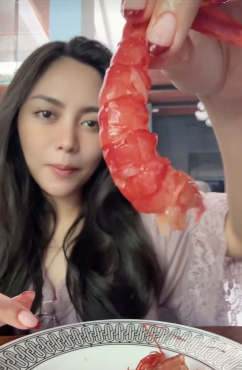 Rachel Vennya makan udang carabineros yang harganya mahal