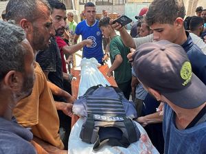 Video: Israel Buka Suara soal 5 Jurnalis Tewas Akibat Serangan di Gaza Video: Israel Buka Suara soal 5 Jurnalis Tewas Akibat Serangan di Gaza