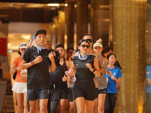 Video: Sensasi Ikut Race Lari di dalam Mall Video: Sensasi Ikut Race Lari di dalam Mall