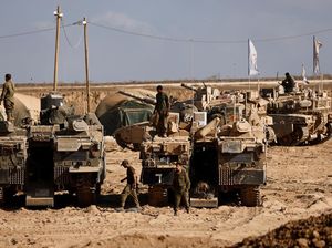 Tank Israel Bergerak di Perbatasan Gaza, Serangan Darat Kian Intensif Tank Israel Bergerak di Perbatasan Gaza, Serangan Darat Kian Intensif
