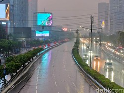 Penampakan Tol Dalkot Semanggi-Slipi Ditutup Imbas Demo Sekitar DPR