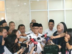 Dahnil Sebut Nonmuslim Tak Masalah Jadi Petugas Haji Embarkasi Dahnil Sebut Nonmuslim Tak Masalah Jadi Petugas Haji Embarkasi