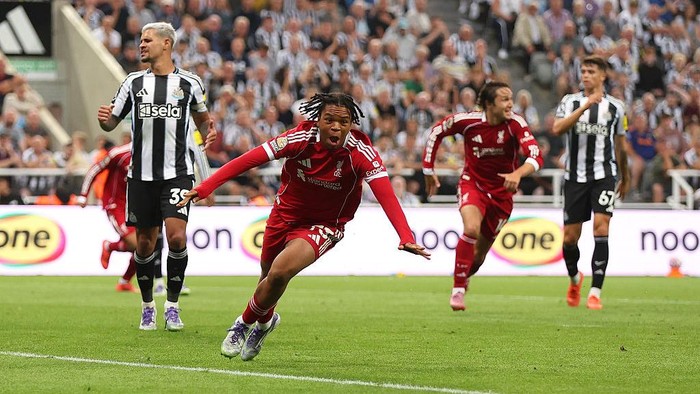 NEWCASTLE UPON TYNE, ENGLAND - AUGUST 25: Rio Ngumoha of Liverpool celebrates scoring his teams third goal during the Premier League match between Newcastle United and Liverpool at St James Park on August 25, 2025 in Newcastle upon Tyne, England. (Photo by George Wood/Getty Images)