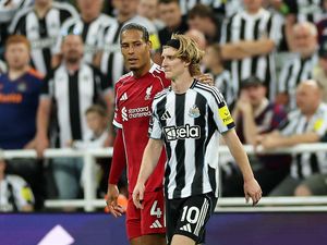 Newcastle Vs Liverpool: Anthony Gordon Minta Maaf Usai Tekel Van Dijk Newcastle Vs Liverpool: Anthony Gordon Minta Maaf Usai Tekel Van Dijk