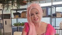 10 Gaya Nyentrik Ci Mehong, Pakai Rambut Donat hingga Kostum Mermaid