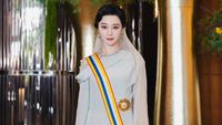 9 Gaya Fan Bingbing Dapat Gelar Datuk Pakai Baju Kurung, Cantiknya Unreal
