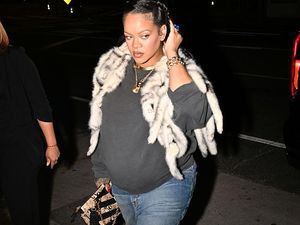 Rihanna Pamer Gelang Berlian Hadiah Keluarga Ambani, Nilainya Rp 4,5 Miliar