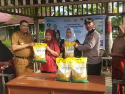 Polres Meranti dan Bulog Distribusikan 15 Ton Beras Murah untuk Rakyat
