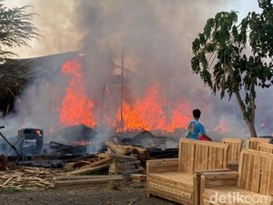 Gudang Mebel di Pasuruan Ludes Terbakar Berserta Isinya