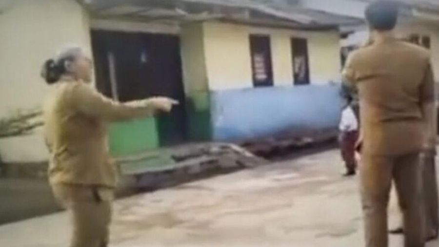 Video: Guru di Lampung yang Hendak Cekik Murid Ternyata ODGJ