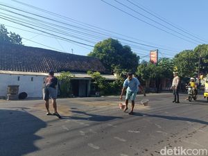 Motor Terjepit 2 Truk di Kediri, Pengendara-Penumpang Tewas di Lokasi Motor Terjepit 2 Truk di Kediri, Pengendara-Penumpang Tewas di Lokasi