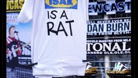 Ungkapan kekecewaan fans Newcastle terkait Isak ikut tercermin di kaus ini. Foto: dok. Internet/X (Twitter)