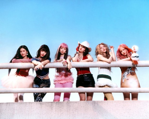 Potret IVE dalam foto konsep album 'I'VE SECRET'