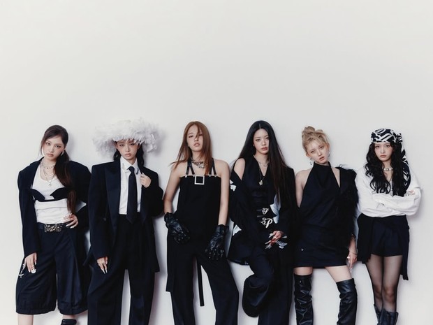 Potret IVE dalam foto konsep album 'I'VE SECRET'