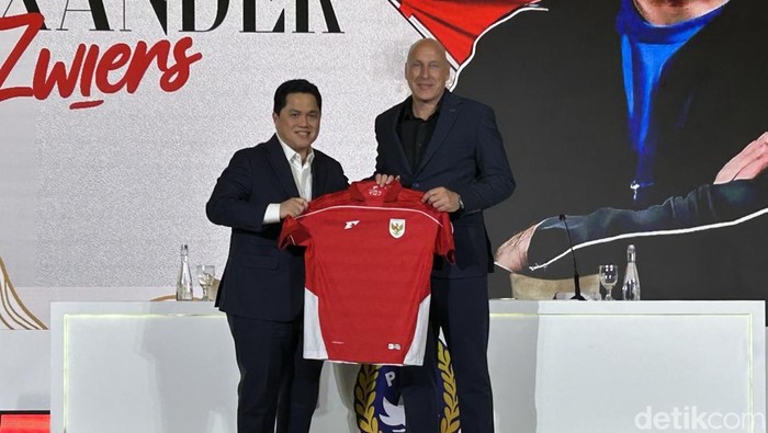 Ketua Umum PSSI, Erick Thohir, mengungkapkan alasan federasi menunjuk Alexander Zwiers sebagai Direktur Teknik. Dia bilang, ada tiga hal yang mendasari.