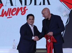 PSSI secara resmi mengumumkan dan memperkenalkan Direktur Teknik (Dirtek) PSSI baru yaitu Alexander Zwiers diharapkan dapat memperkuat pembinaan dan membawa sepak bola Indonesia lebih baik.  Foto: ANTARA FOTO/ASPRILLA DWI ADHA