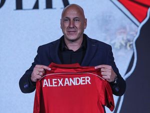 Video Sosok Dirtek PSSI Alexander Zwiers yang Punya Segudang Pengalaman Video Sosok Dirtek PSSI Alexander Zwiers yang Punya Segudang Pengalaman