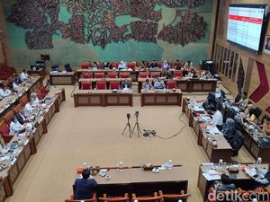 Video Bos BPS Dicecar Anggota DPR soal Data Ekonomi Tumbuh 5,12% Video Bos BPS Dicecar Anggota DPR soal Data Ekonomi Tumbuh 5,12%